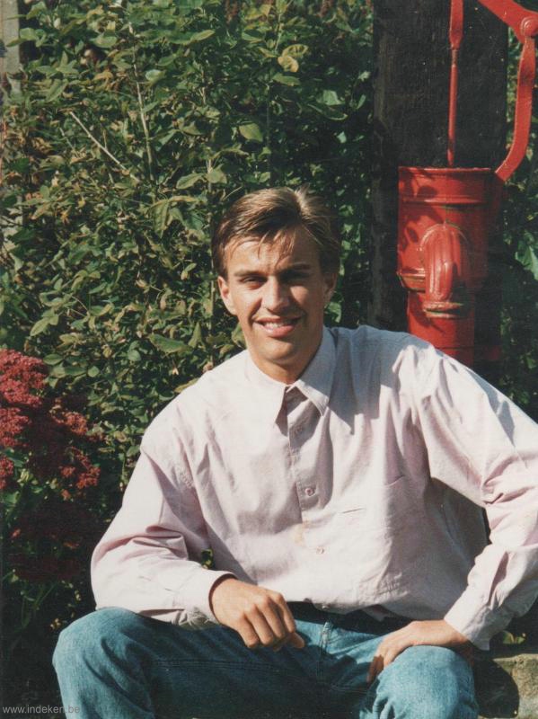 Bernard D Hauwers