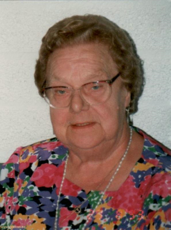Julia D Hoker
